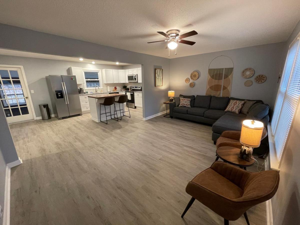 Remodeled Cottage With Sunroom 曼彻斯特 外观 照片